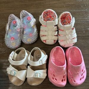 Sz 2  Toddler Kids Assorted Color Sandals Set